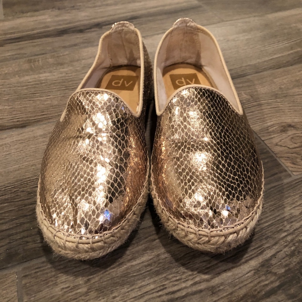 DV sandals